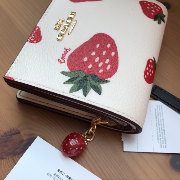 🍓 Coach Snap Wallet With Wild Strawberry Print Gold/Chalk Multi - Picture 8 of 13